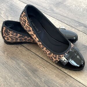 Anne Klein Iflex Leopard Print Flat Shoe 8M Gyllen